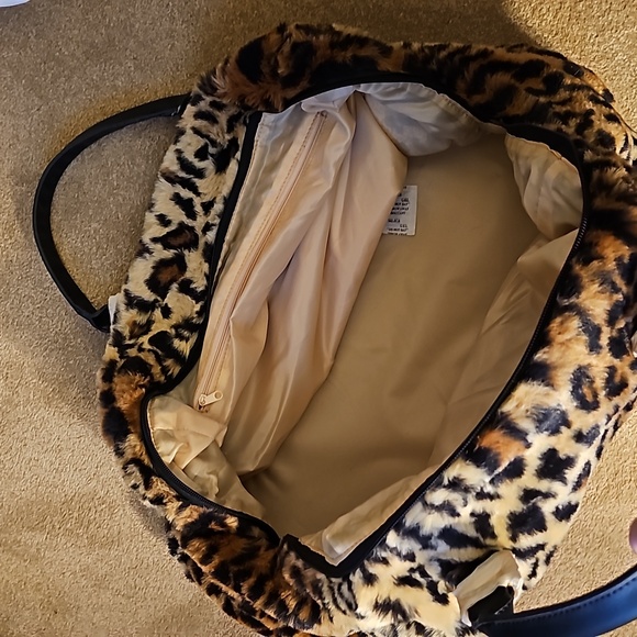 Dennis Basso Leopard Print Faux Fur Overnighter Bag with Over Bag NWT - Picture 4 of 7